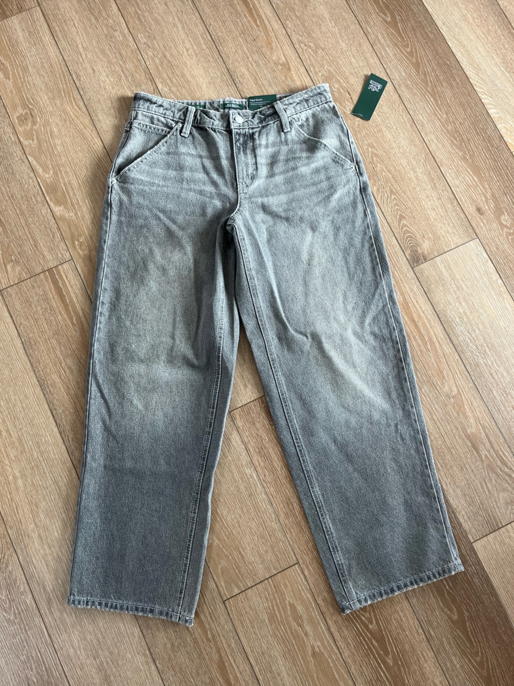 NWT Mid-rise 90s Relaxed Straight Gray Wash Denim Pants 100% Cotton Size 6